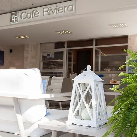 Riviera Готель